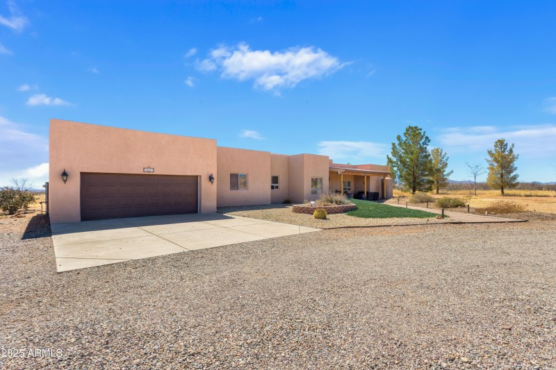 822 W Dust Storm Rd