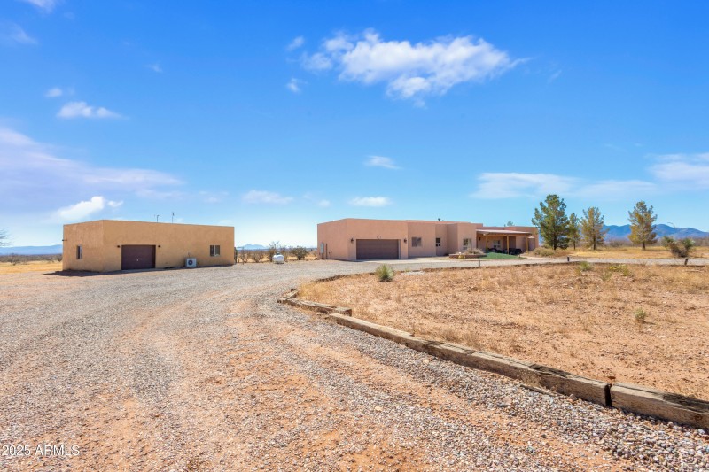 822 W Dust Storm Rd