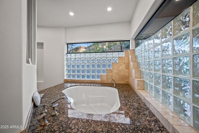 Separate Tub w/ Jets