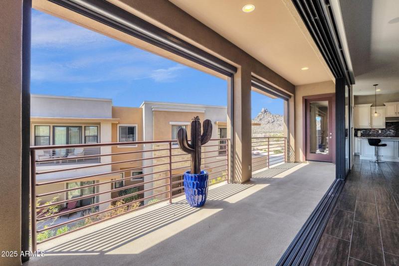 Retractable glass doors