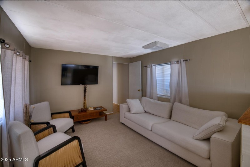 5330 South San Pedro Avenue-073050