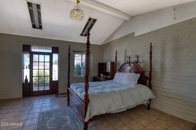 5330 South San Pedro Avenue-073141