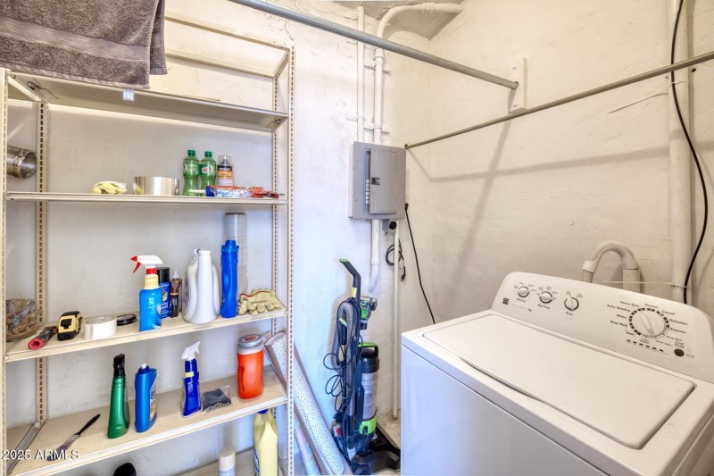 5330 South San Pedro Avenue-073295