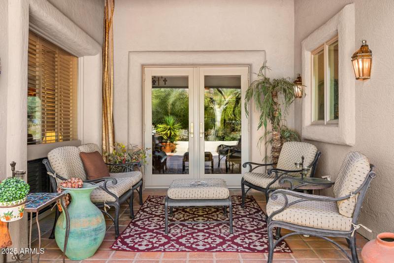 outdoor patio lounge