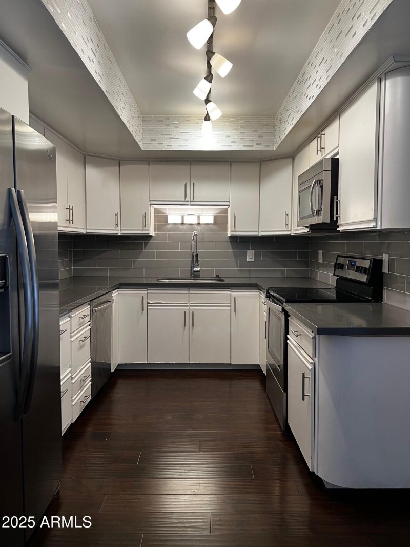 123 kitchen stainless appliances