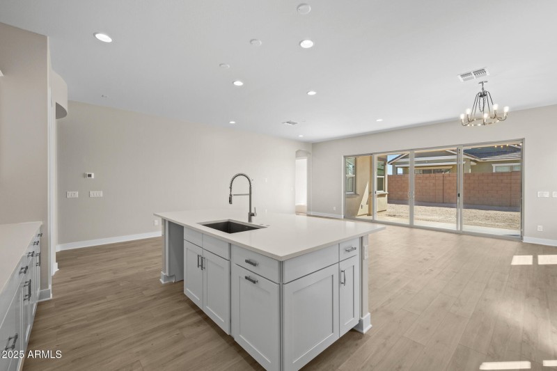 10) KITCHEN