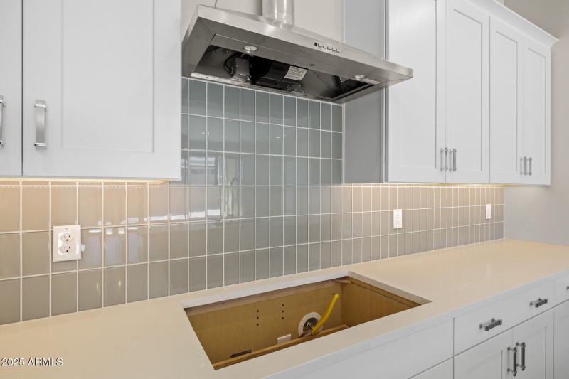 11) KITCHEN