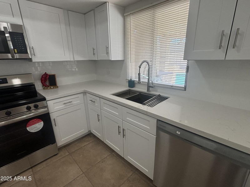 New Kitchen, quartz countertops