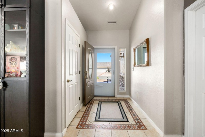 10-Foyer