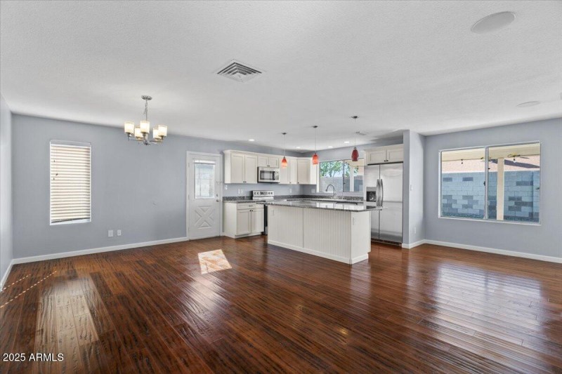 11-Dining & Kitchen