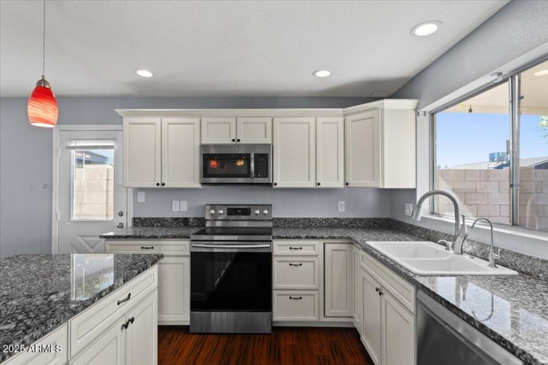 16-Kitchen