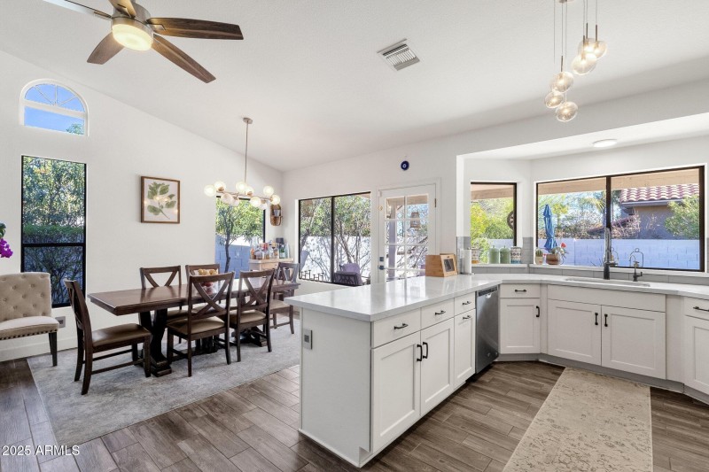 11-web-or-mls-5015-e-karen-dr
