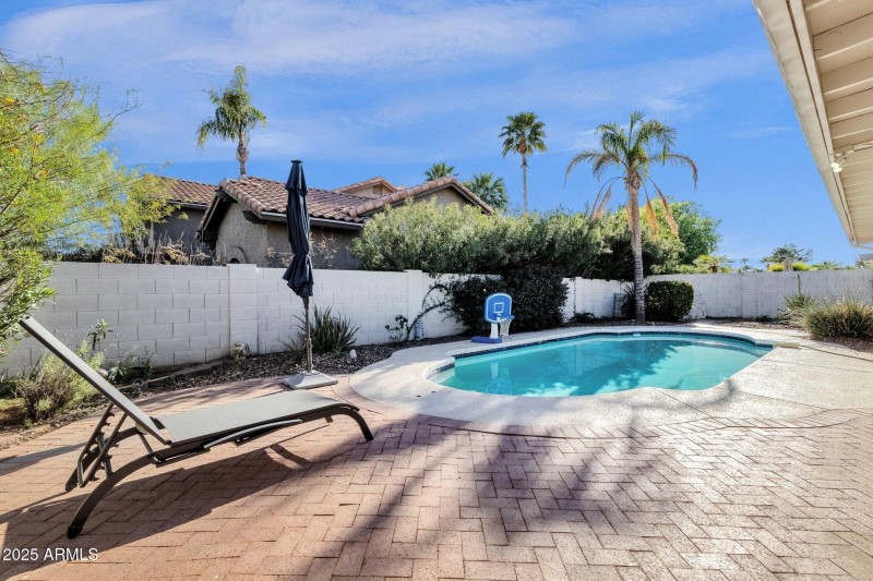 33-web-or-mls-5015-e-karen-dr