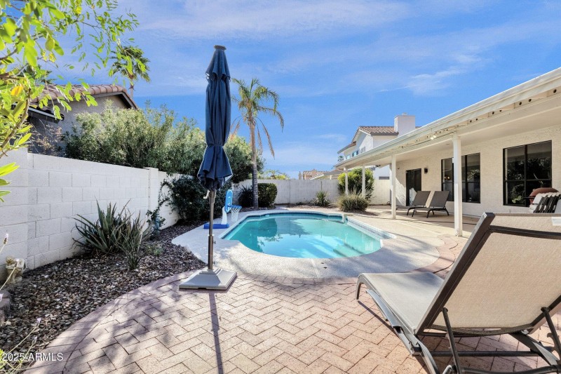 36-web-or-mls-5015-e-karen-dr