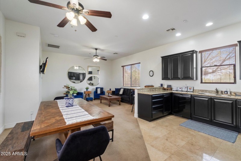 Guest House- Full Kitchen