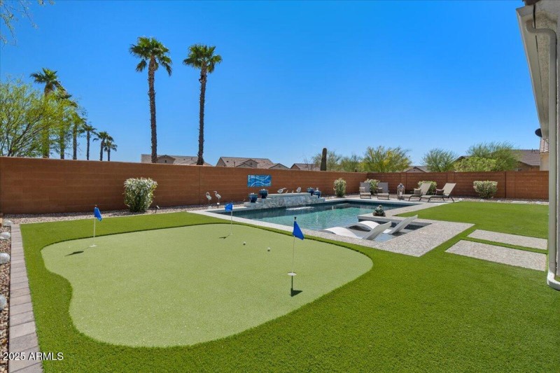 42-Putting Green & Pool