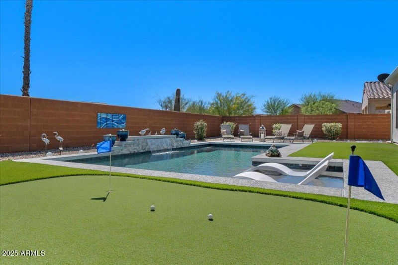 43-Putting Green & Pool