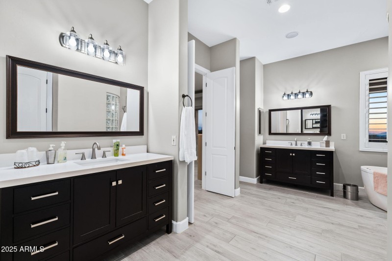 040__7160 E Grand View Ln