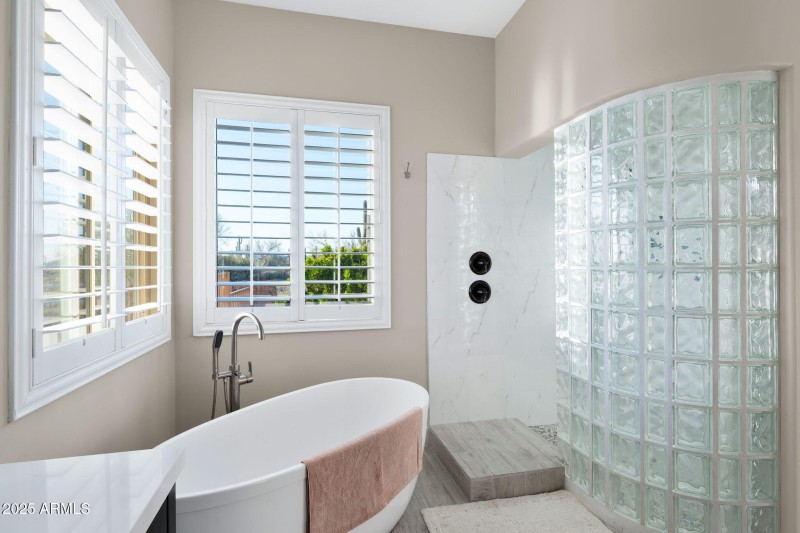 041__7160 E Grand View Ln