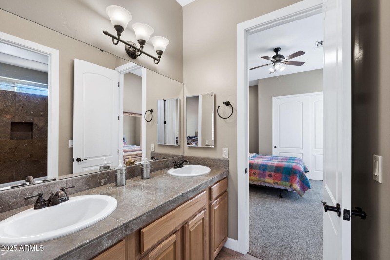 050__7160 E Grand View Ln