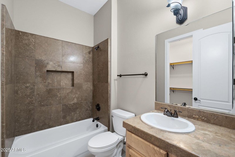 046__7160 E Grand View Ln