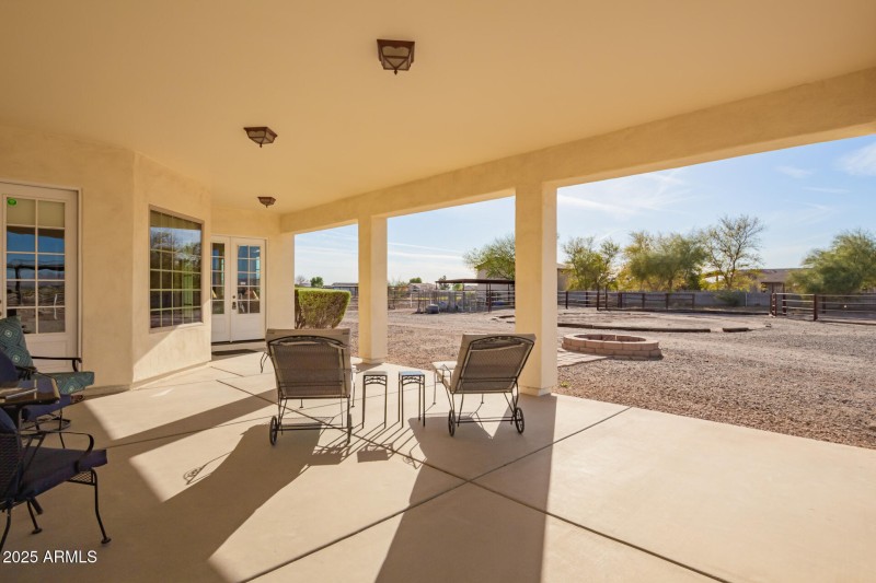 52 - Patio