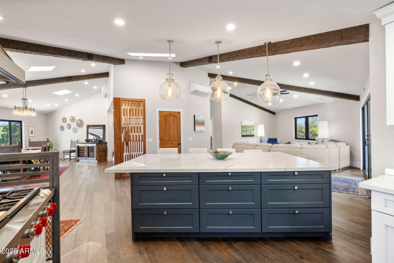 009_Kitchen w Island