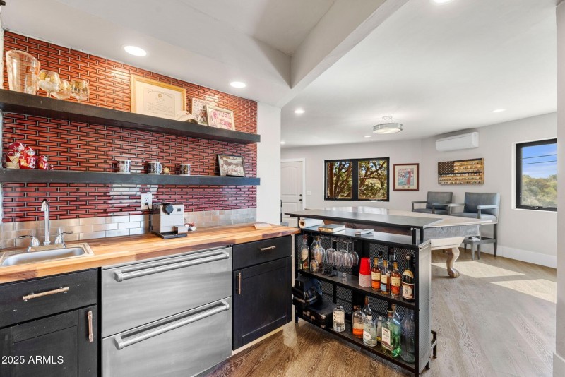 032_Rec Room Wet Bar