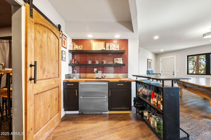 033_Rec Room Wet Bar