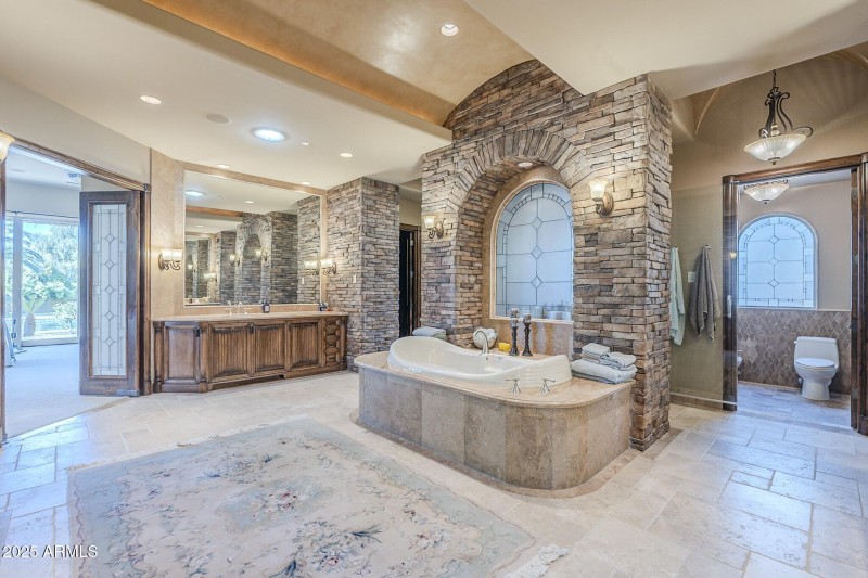 063_Primary Bathroom