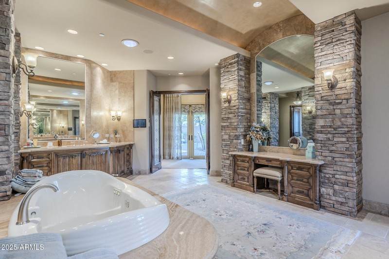 064_Primary Bathroom