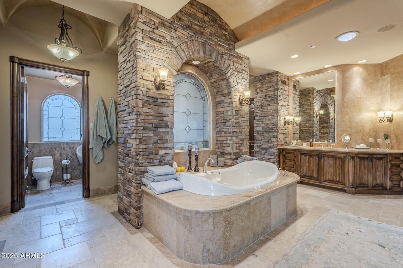 065_Primary Bathroom