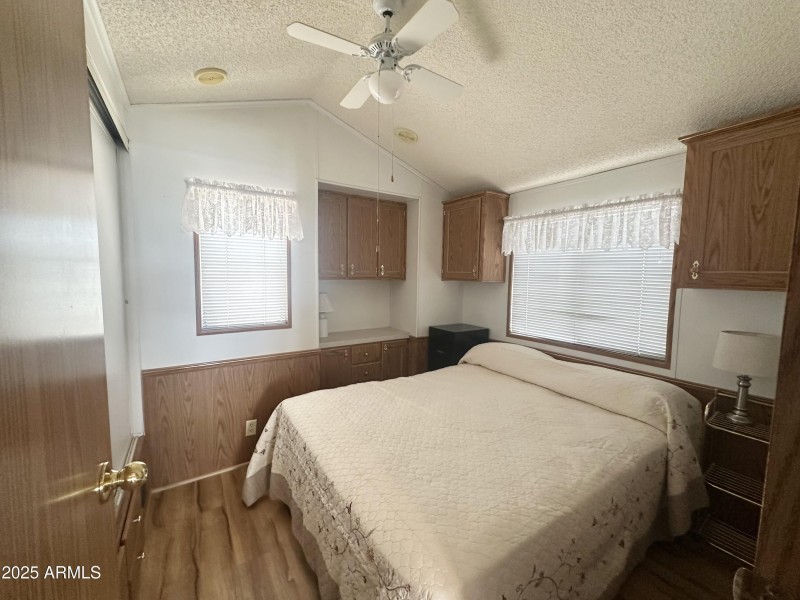 QUEEN SIZE BED