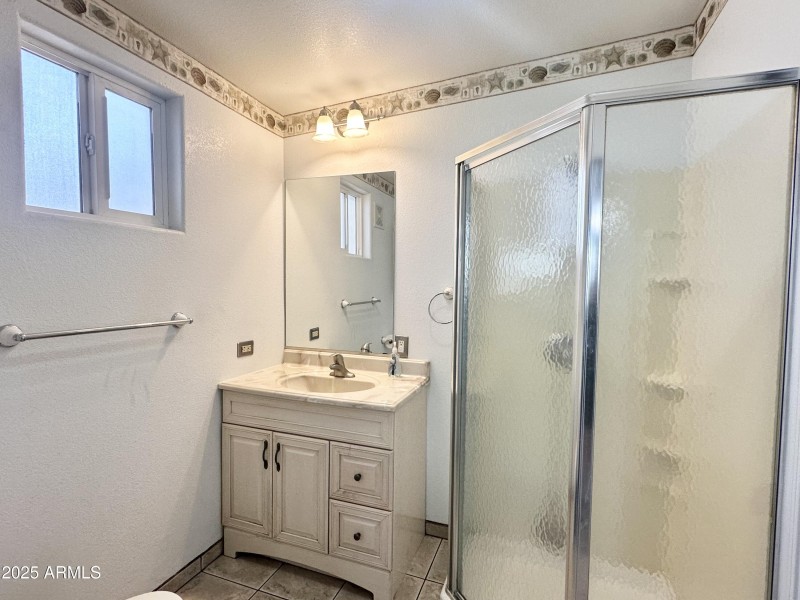 AZ ROOM LARGE BATHROOM