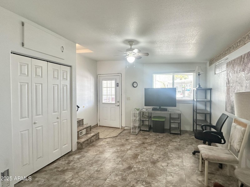 ROOMY ARIZONA ROOM