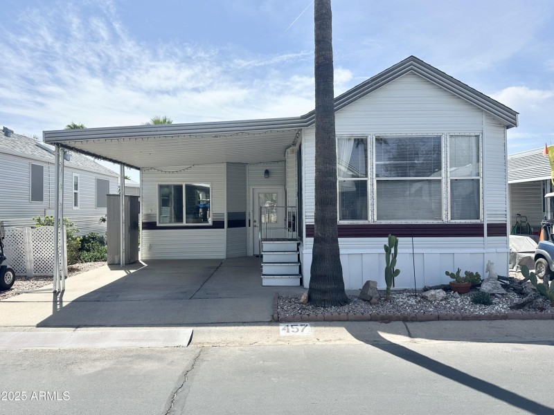 ROOMY CARPORT