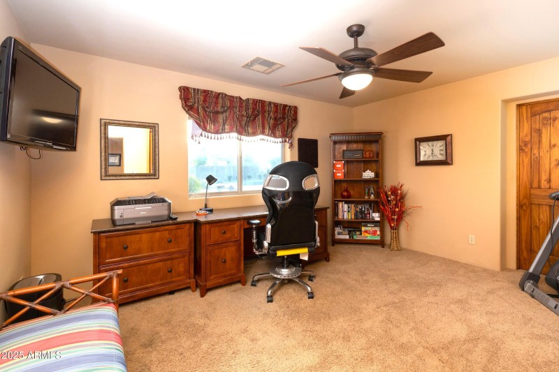 Bedroom2/office
