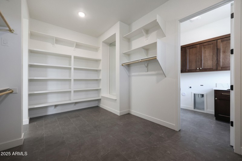 OWNER'S WALK IN CLOSET