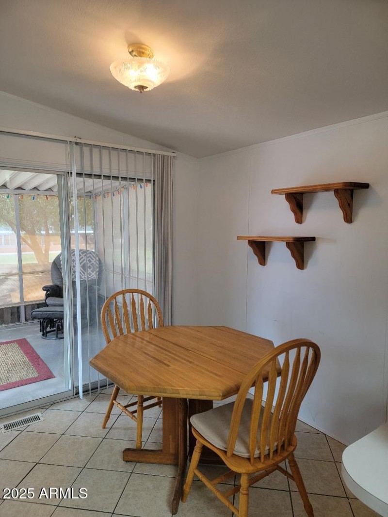 813 breakfast room