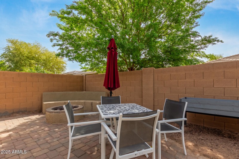 Patio area w/fire pit