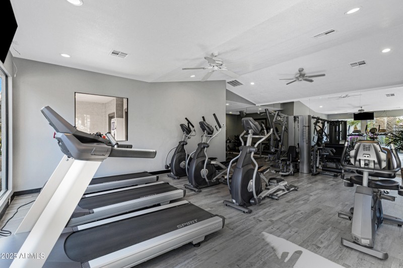 2025 E Campbell Ave apt 114-22