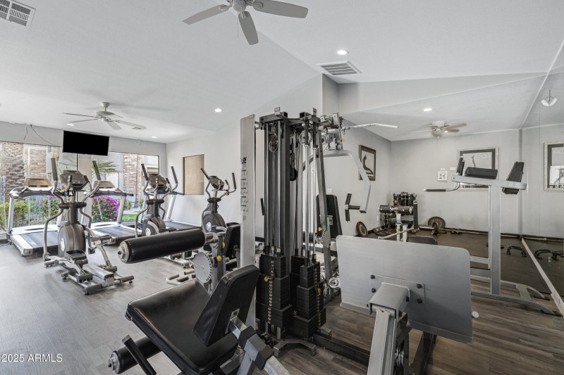 2025 E Campbell Ave apt 114-24