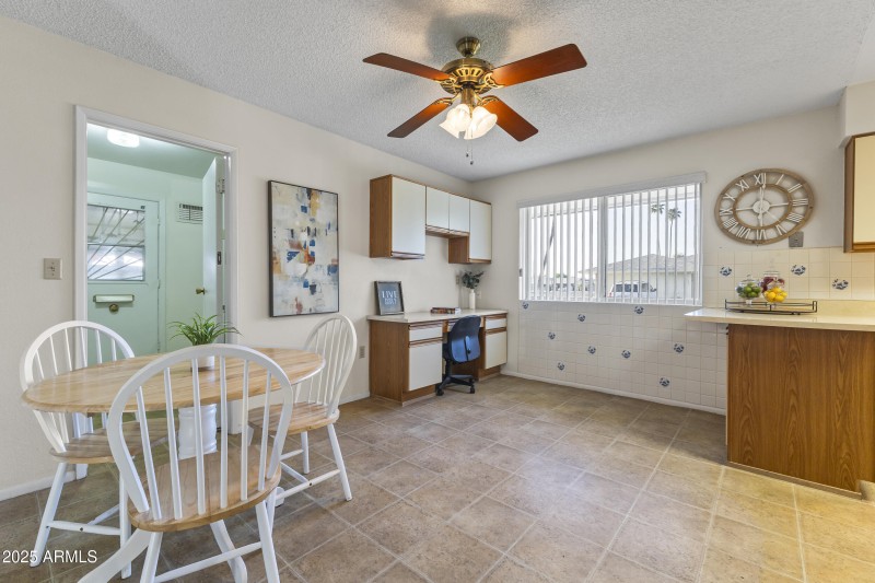 Eat-in Kitchen