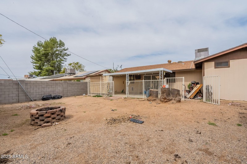 163 Peretz Cir. backyard