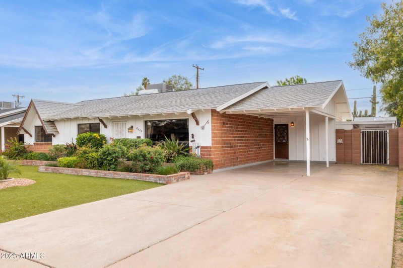 1-web-or-mls-8629-e-cambridge-ave