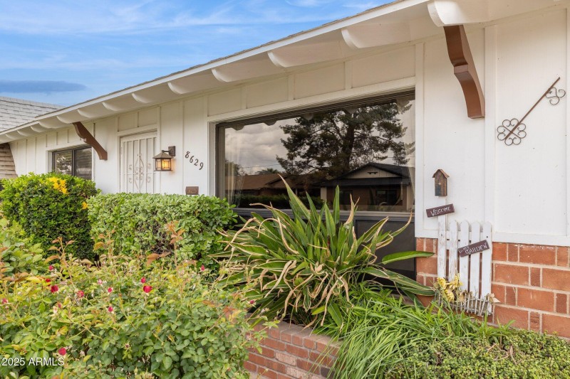 4-web-or-mls-8629-e-cambridge-ave