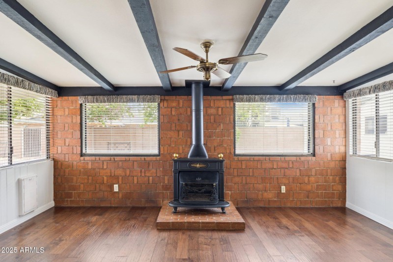 6-web-or-mls-8629-e-cambridge-ave