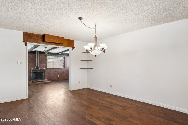 9-web-or-mls-8629-e-cambridge-ave