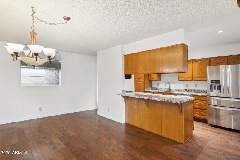 11-web-or-mls-8629-e-cambridge-ave