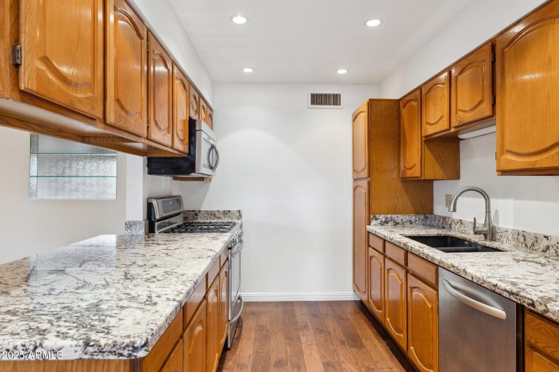 12-web-or-mls-8629-e-cambridge-ave
